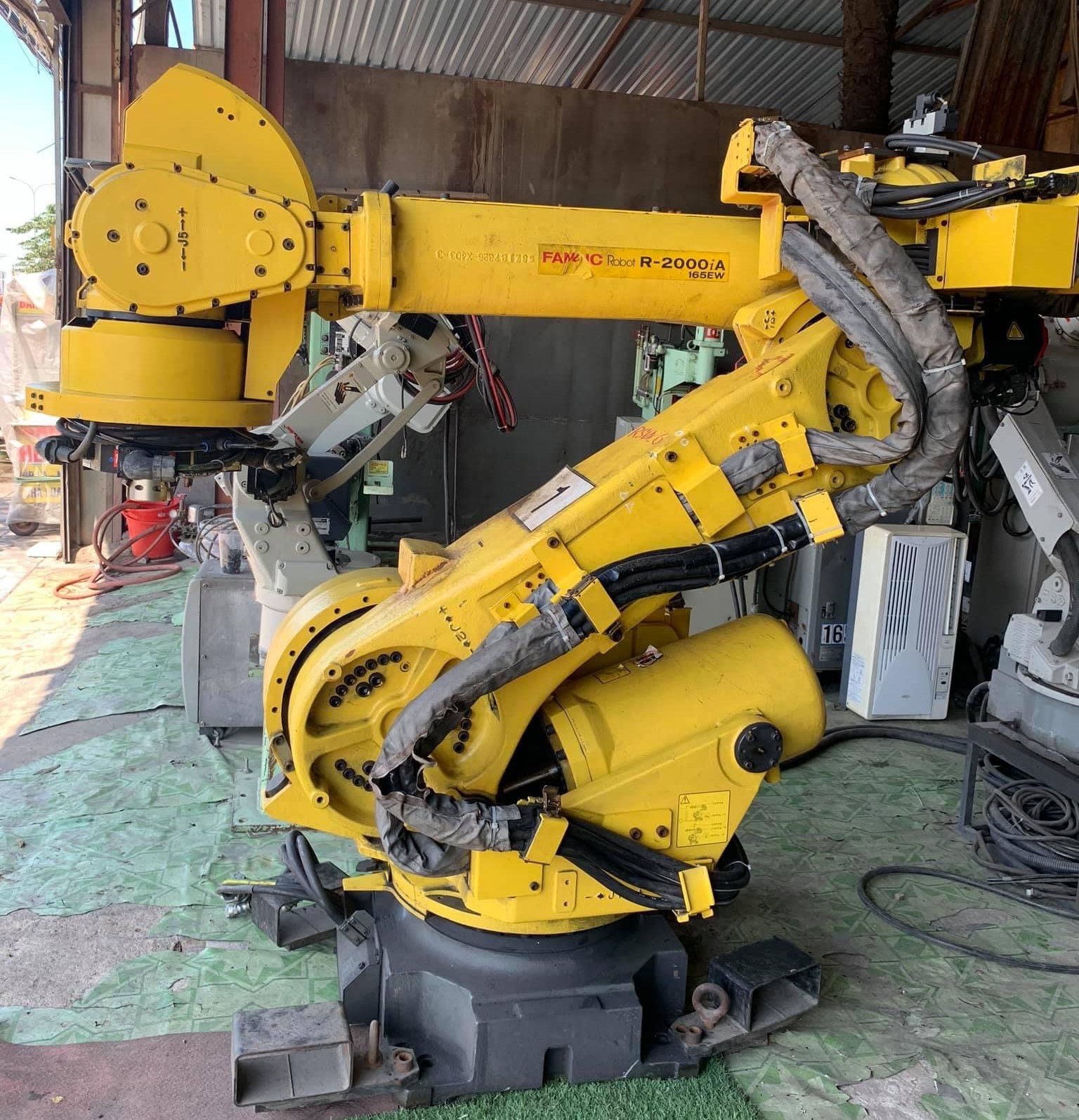 Robot hàn FANUC
